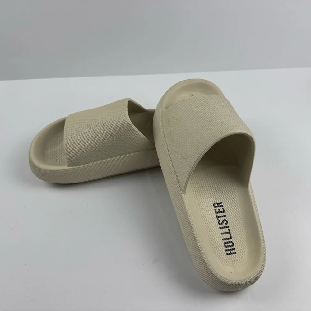 Hollister Beige Slide Sandals men’s size 10.5 women’s 12.5